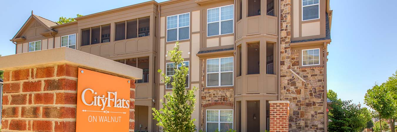 Entrance to City Flats On Walnut Apartments